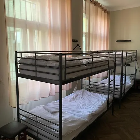 Onefam Old Town Hostel *