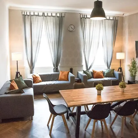 Onefam Old Town Hostal